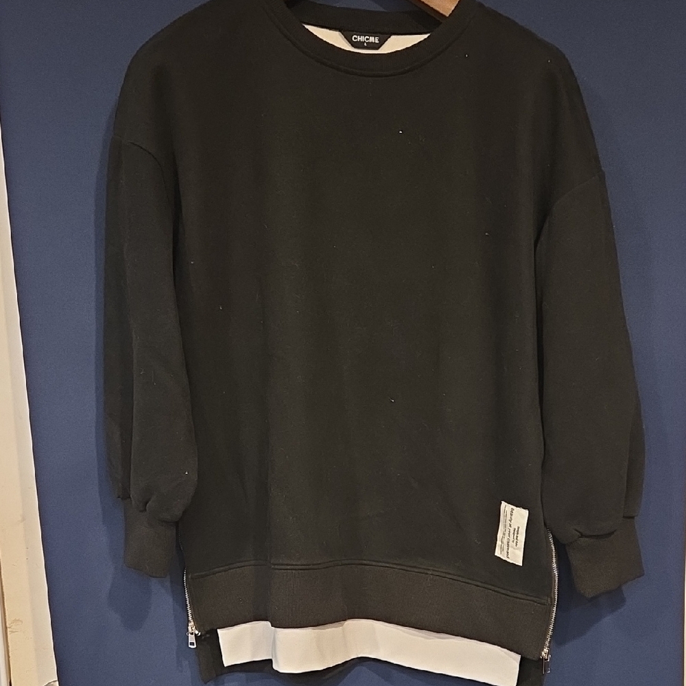 Chic Men's Crewneck Sweater in Charcoal